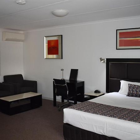 Roundhouse Motel Питерборо Экстерьер фото