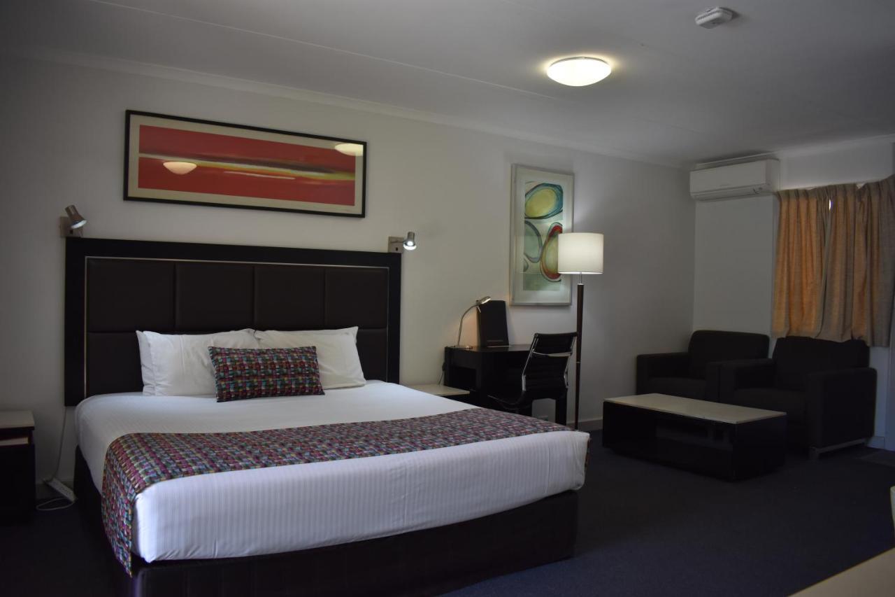 Roundhouse Motel Питерборо Экстерьер фото