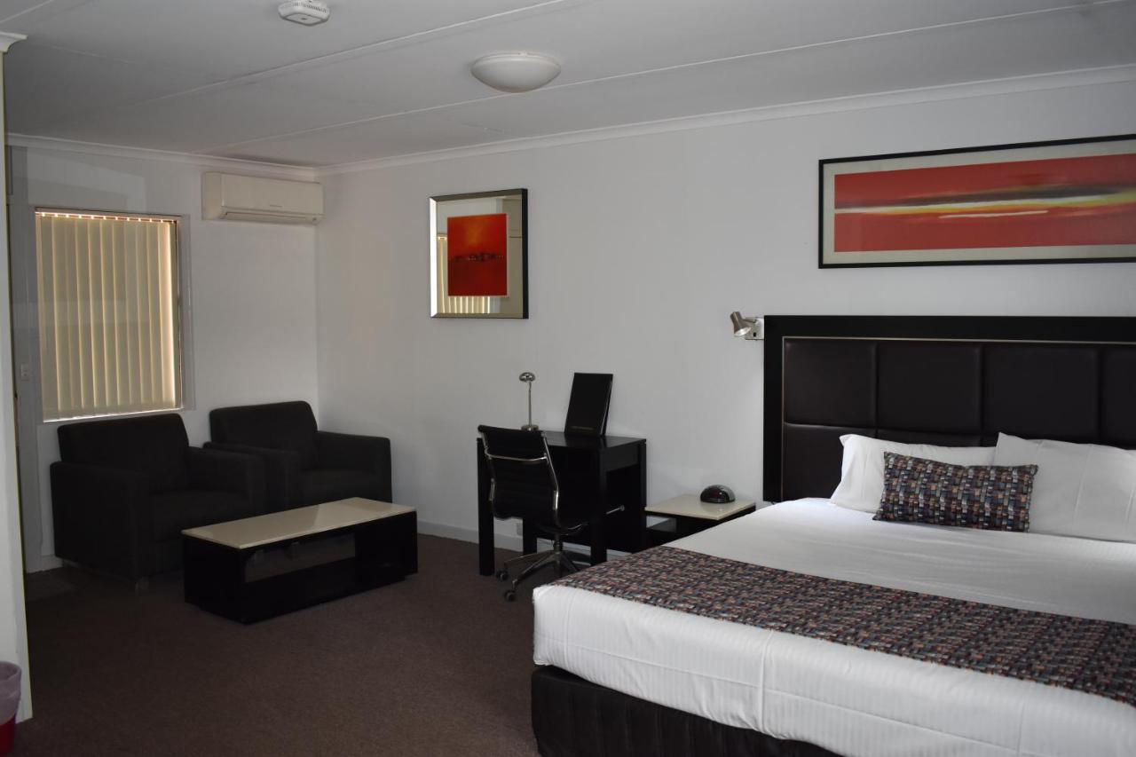 Roundhouse Motel Питерборо Экстерьер фото