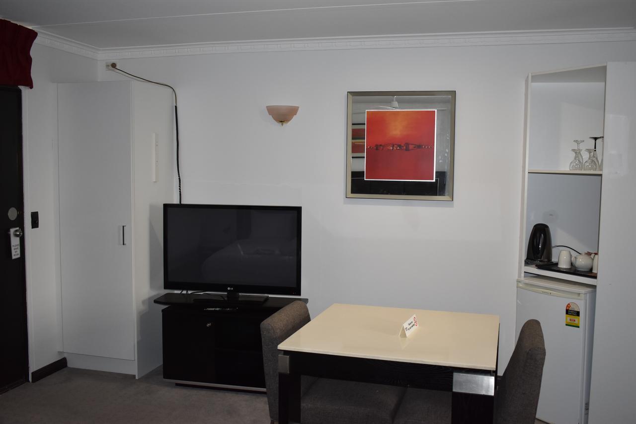 Roundhouse Motel Питерборо Экстерьер фото