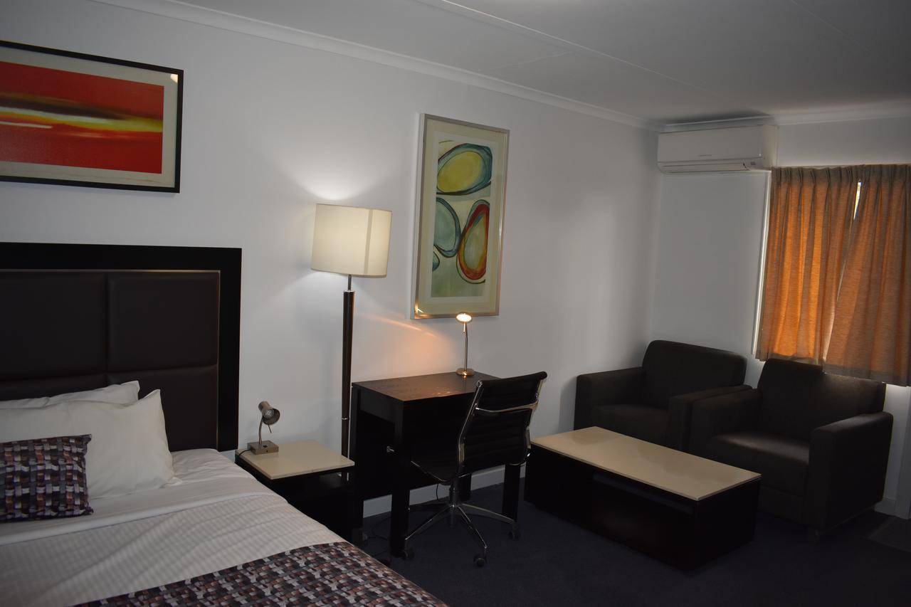 Roundhouse Motel Питерборо Экстерьер фото