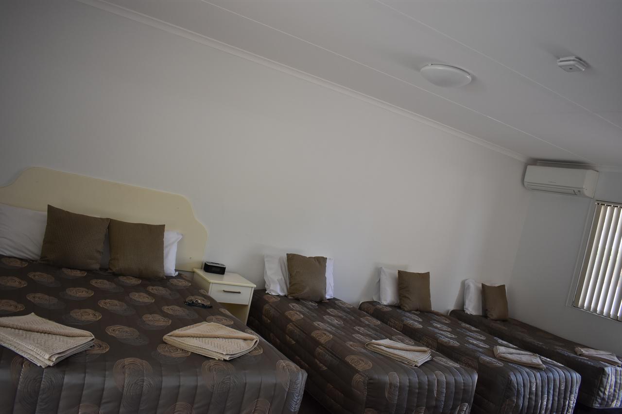 Roundhouse Motel Питерборо Экстерьер фото