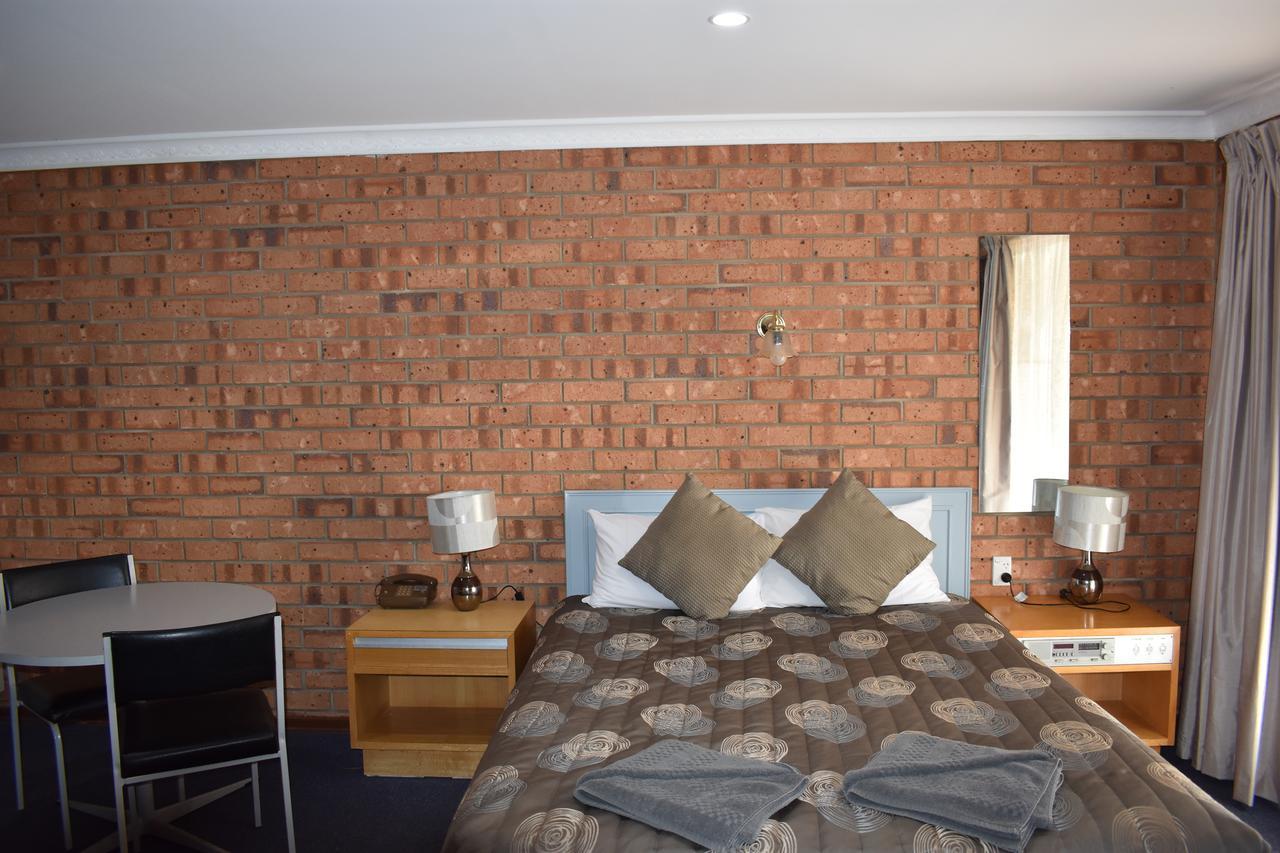 Roundhouse Motel Питерборо Экстерьер фото