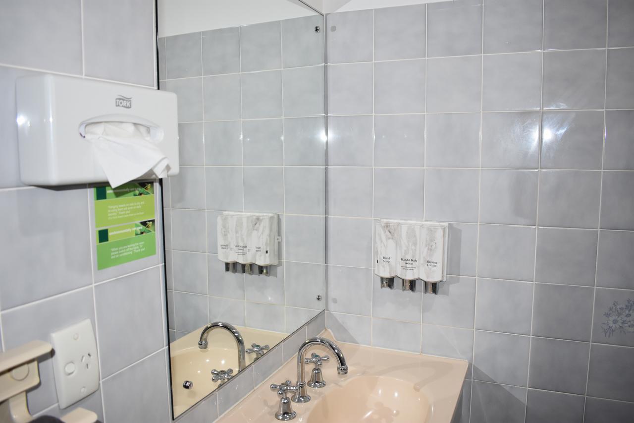 Roundhouse Motel Питерборо Экстерьер фото