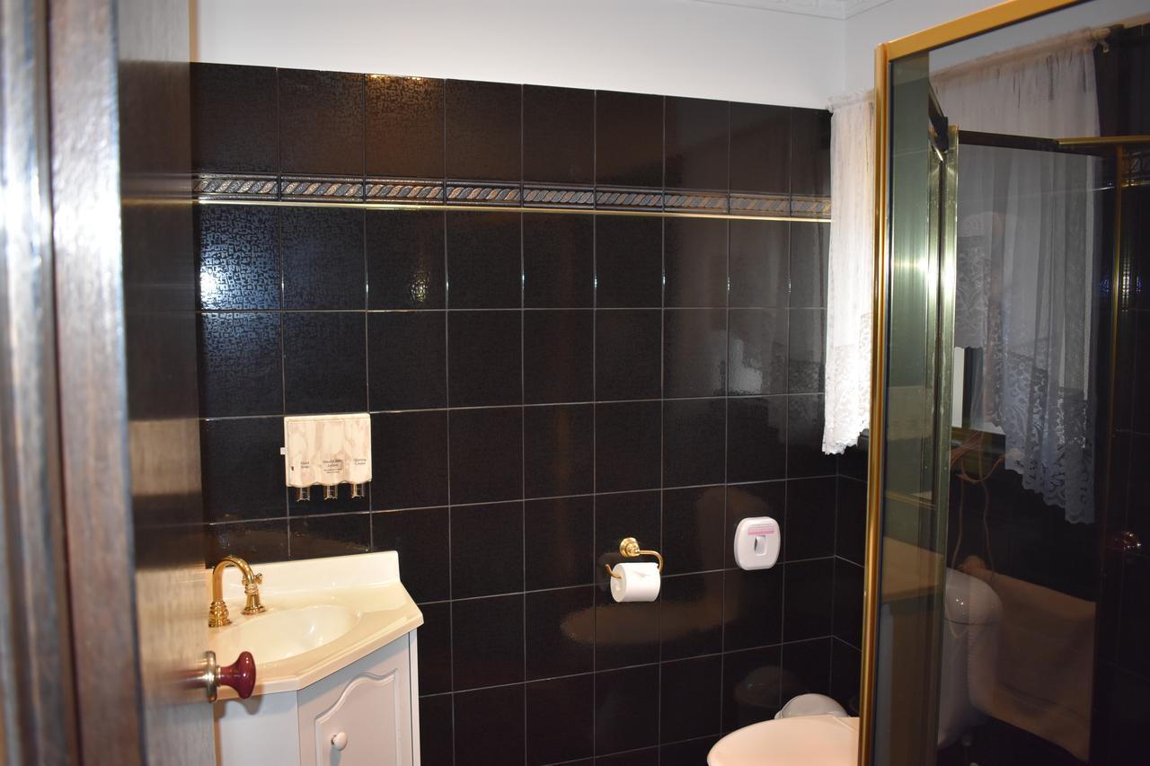 Roundhouse Motel Питерборо Экстерьер фото