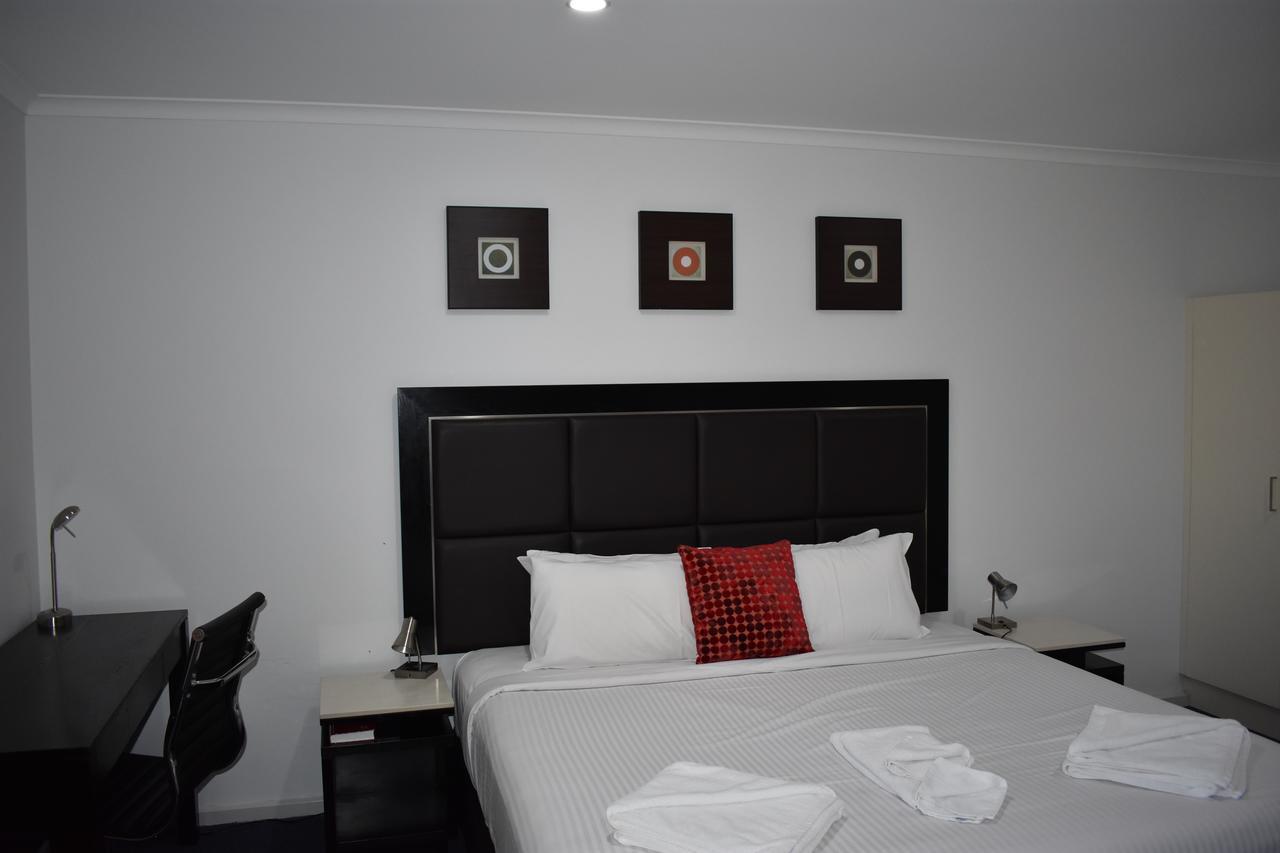 Roundhouse Motel Питерборо Экстерьер фото